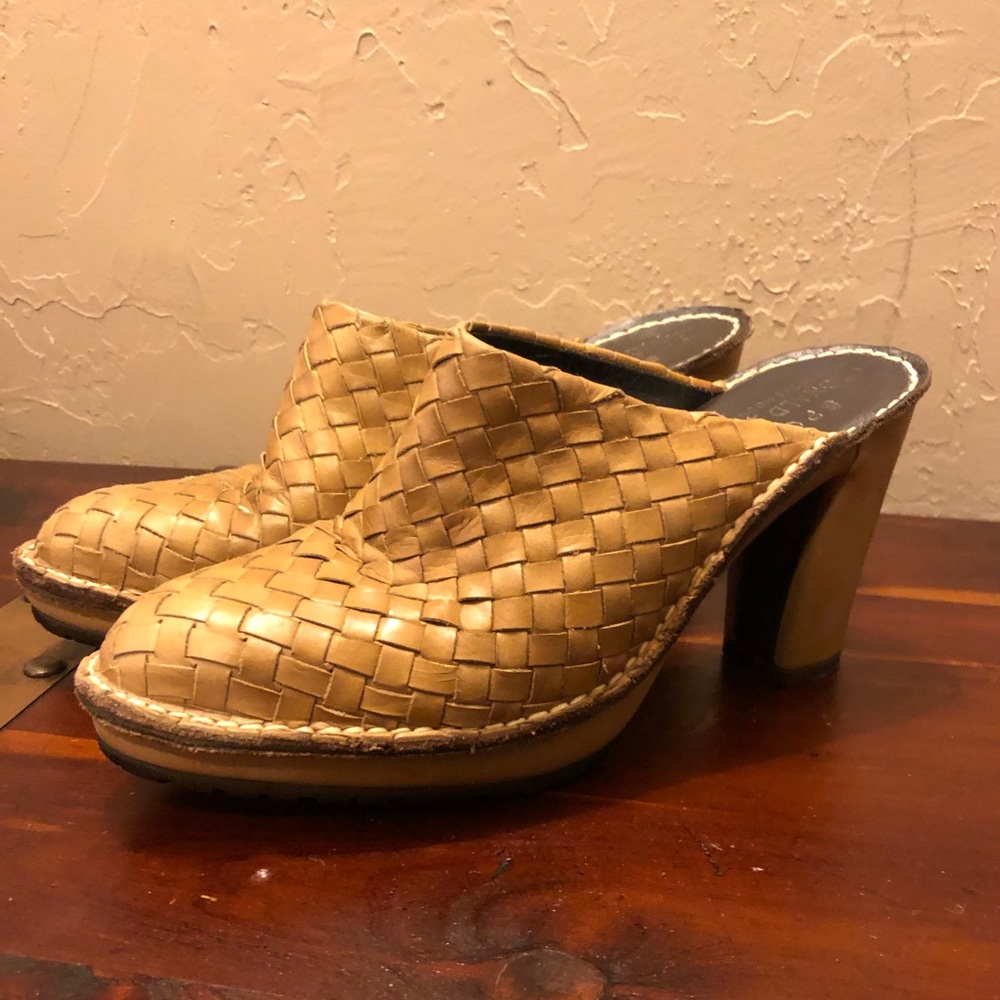 Donald J Pliner Leather Mules size 8.5